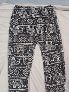 Womens  Just Cozy Black‎ & White Elephant Print Leggings Size L